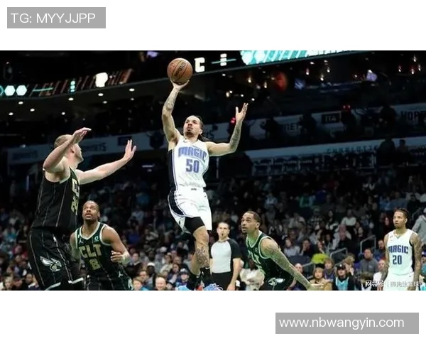 奥兰多魔术与鹈鹕激战正酣谁能在NBA赛场上笑到最后